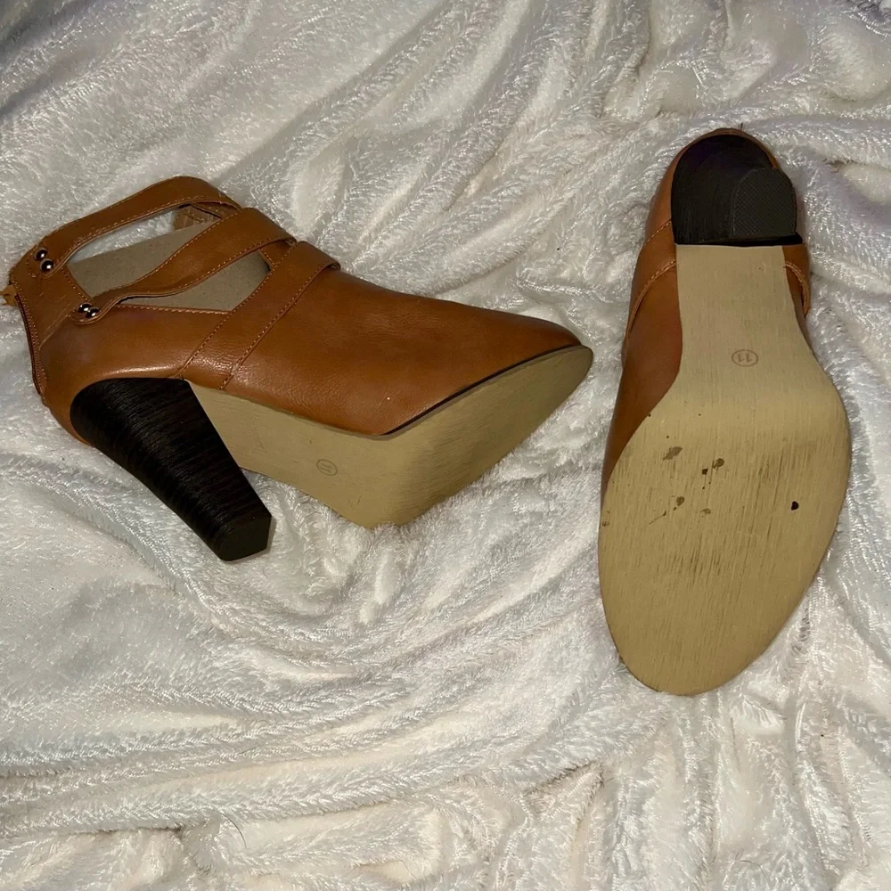 Tan Heeled Ankle Boots with Gold Buckles & Cutout Accents - Picture 4 of 4
